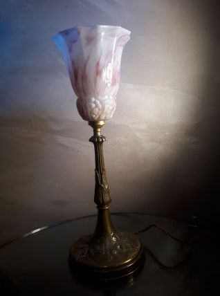 lampe pied laiton et bronze 1920 et opaline rose et blanche3