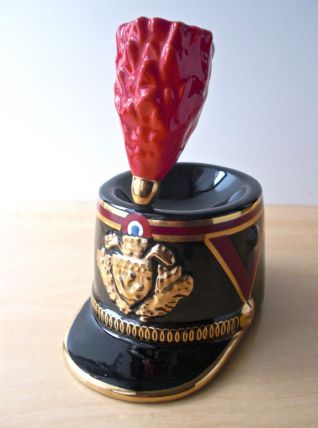 SHAKO DE LA GARDE cendrier en  porcelaine 