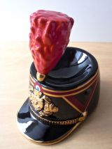  SHAKO DE LA GARDE cendrier en  porcelaine 