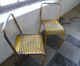 2 chaises vintage en métal 