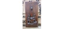 Ancien panneau en bois sculpté - Scène de taverne 