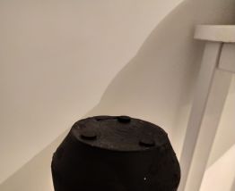 Vase en terre d'argile brute 