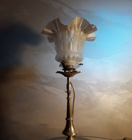 Grande lampe calice. Pied laiton et tulipe verre, 1930  styl