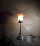 Grande lampe calice. Pied laiton et tulipe verre, 1930  styl