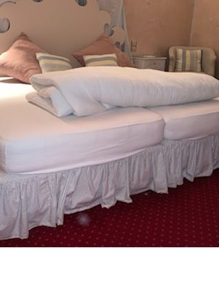 Sommier + matelas + couette + alaise 