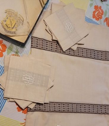 Linge de table 1 nappe + 8 serviettes 