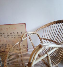 Un Fauteuil Corbeille en Rotin 