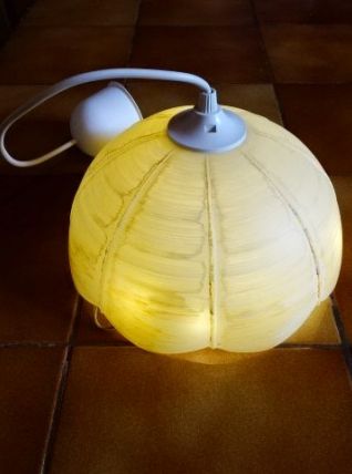 2 lustres/abat-jour/plafonnier forme fleur jaune en verre