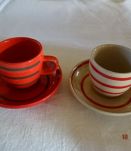 Duo de petites tasses colorées et assorties