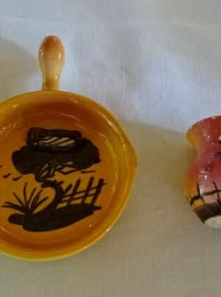 1 Cendrier ou poëlon ancien et 1 petit pot cigale provençale
