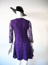 Robe mini en dentelle violette col Claudine Mod vintage 60's