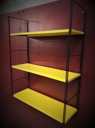 etagere string armature black  et plateaux metal jaune titi 