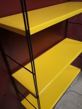etagere string armature black  et plateaux metal jaune titi 