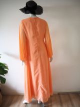 Longue robe hippie en voile saumon manches papillons 70's