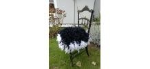 Chaise tres ancienne noire poudrée et dorée vraies plumes 