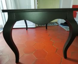 Table basse tres stylée relookée shabby noir poudré