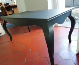 Table basse tres stylée relookée shabby noir poudré