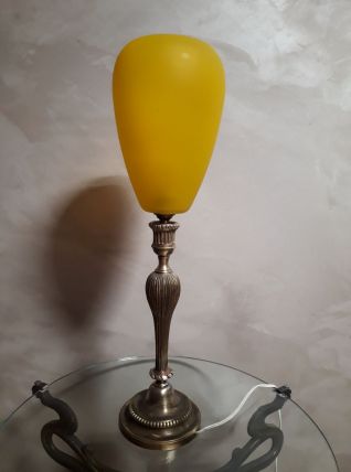 tres grande lampe bronze  abat jour verre jaune opaque  1940