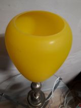 tres grande lampe bronze  abat jour verre jaune opaque  1940