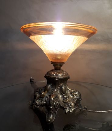 petite  lampe en regule doré  1930 a 40  avec inter ,et  ver