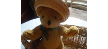 Ourson et son chapeau de paille