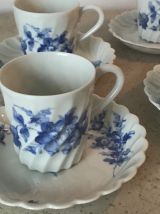 Série de 4 tasses en porcelaine de Limoges 