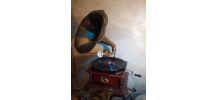 Ancien gramophone  la voix de son maitre avec pavillon en la