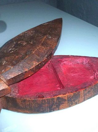 Ancienne boite à fard culturelle africaine
