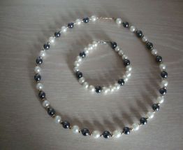 Parure ancienne collier et bracelet perles blanches et noire