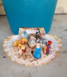 Crèche dans coquille de St Jacques 8 personnages 