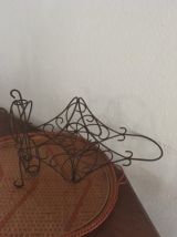 Porte bouteilles en fer vieilli.