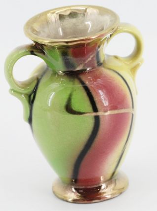 Vase foreign en céramique