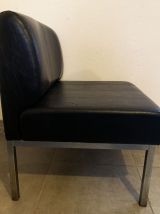 Paire de fauteuils chauffeuse vintage en cuir et chrome
