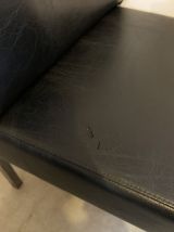 Paire de fauteuils chauffeuse vintage en cuir et chrome