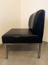 Paire de fauteuils chauffeuse vintage en cuir et chrome