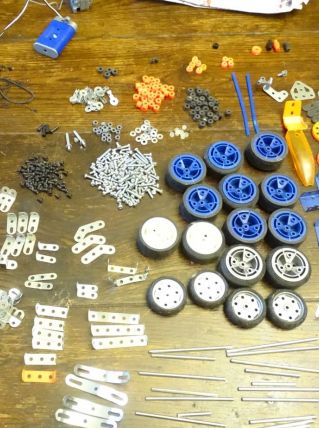 Lot de pièces Meccano