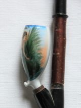 Pipe ancienne allemande en porcelaine décor femme dénudée. 