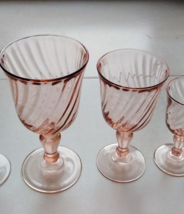 Service de 30 verres roses