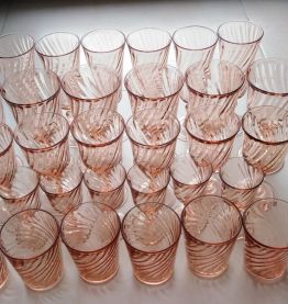 Service de 30 verres roses