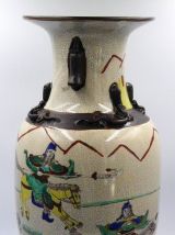 Chine Vase Nankin  balustre en porcelaine à fond craquelé de