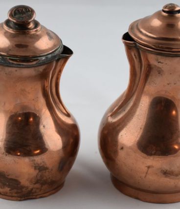 Lot de deux petites théières en cuivre