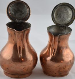Lot de deux petites théières en cuivre