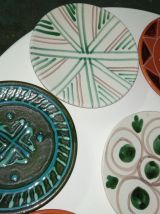 8 assiettes en terre cuite peintes à la main D19