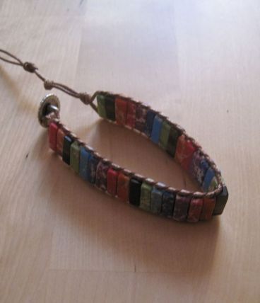 Bracelet mixte pierre  de couleurs naturelle sur cordon fin 