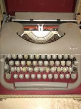 Ancienne machine a ecrire JAPY