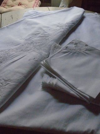 Nappe brodée 12 couverts