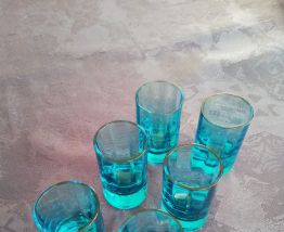 Très beau flacon et verres en cristal bleu, ancien