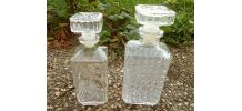 lot de 2 anciens flaçons en  verre , vintage
