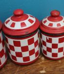 LOT POT ROUGE EN MÉTAL MOTIF CARREAUX ANNÉE 60-70