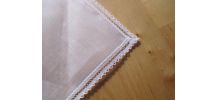 mouchoir brodé neuf taille 21.50 cm x 21.50 cm dans sa boite